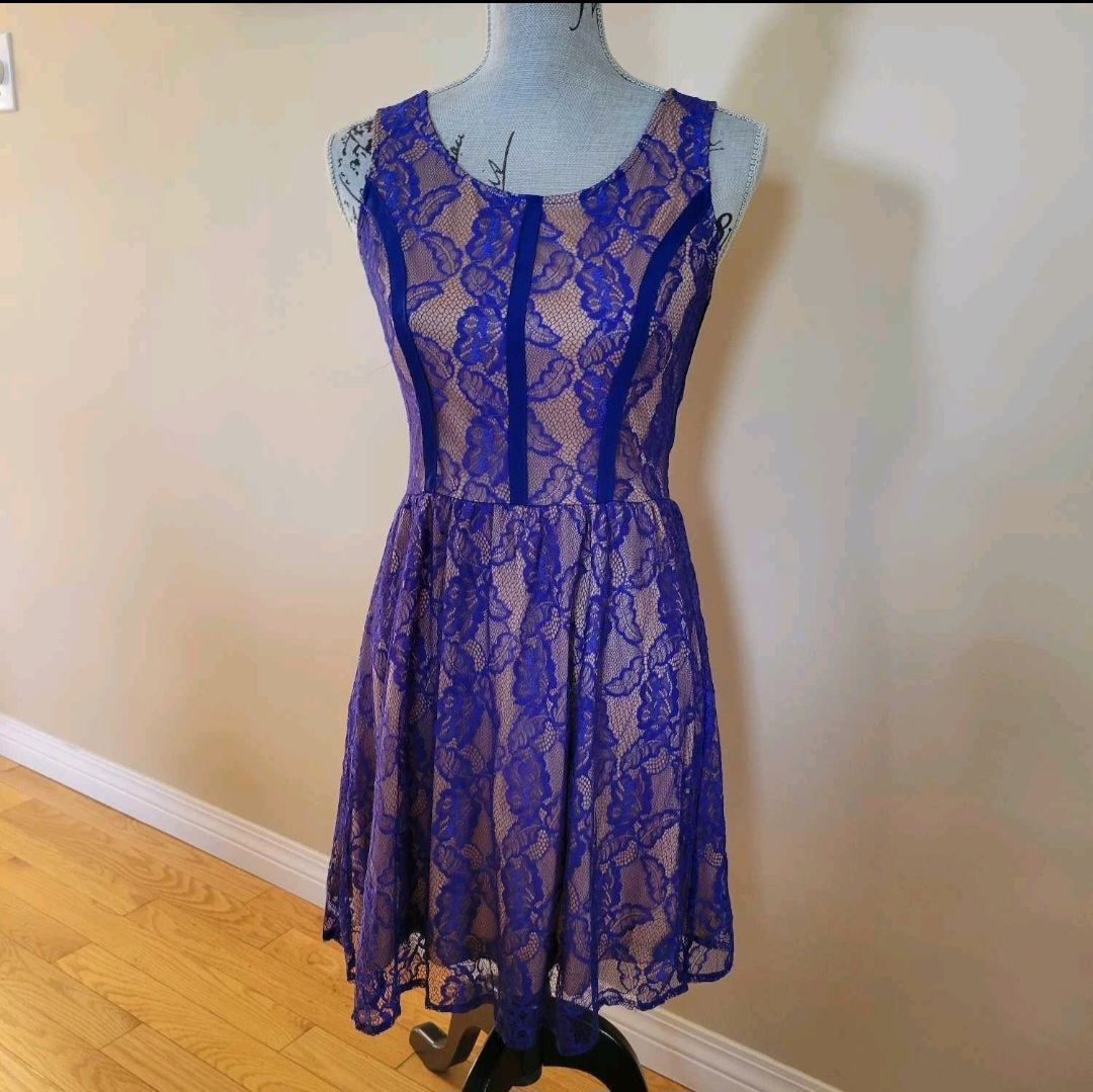Like New Lace Dress With Nude Color Lining Women Size Small