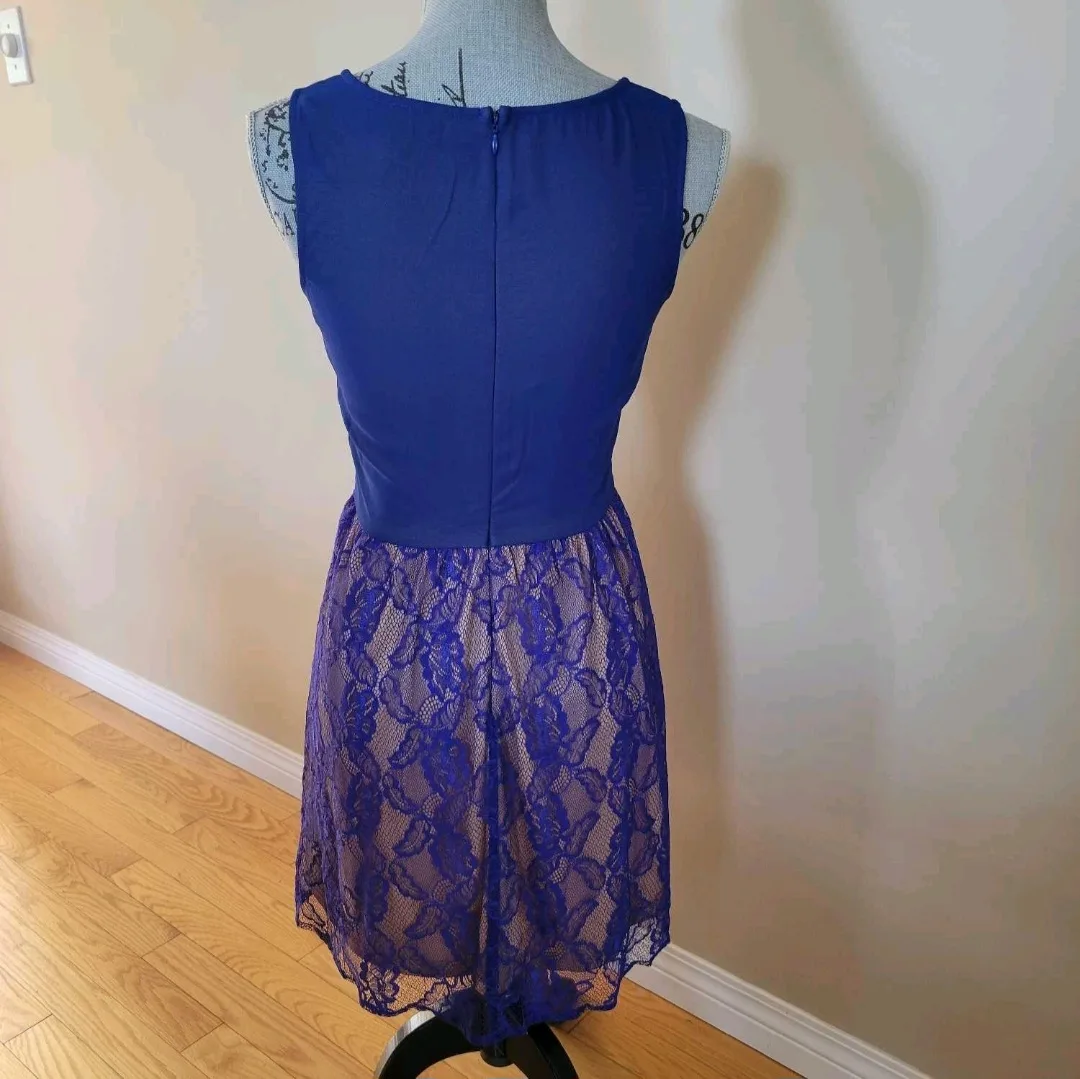 Like New Lace Dress With Nude Color Lining Women Size Small image indicator(2)