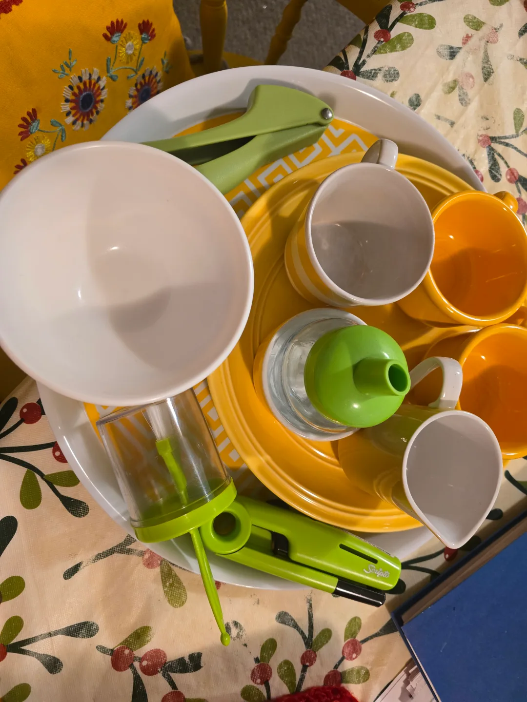 Assorted Yellow-colour Kitchenwares thumbnail
