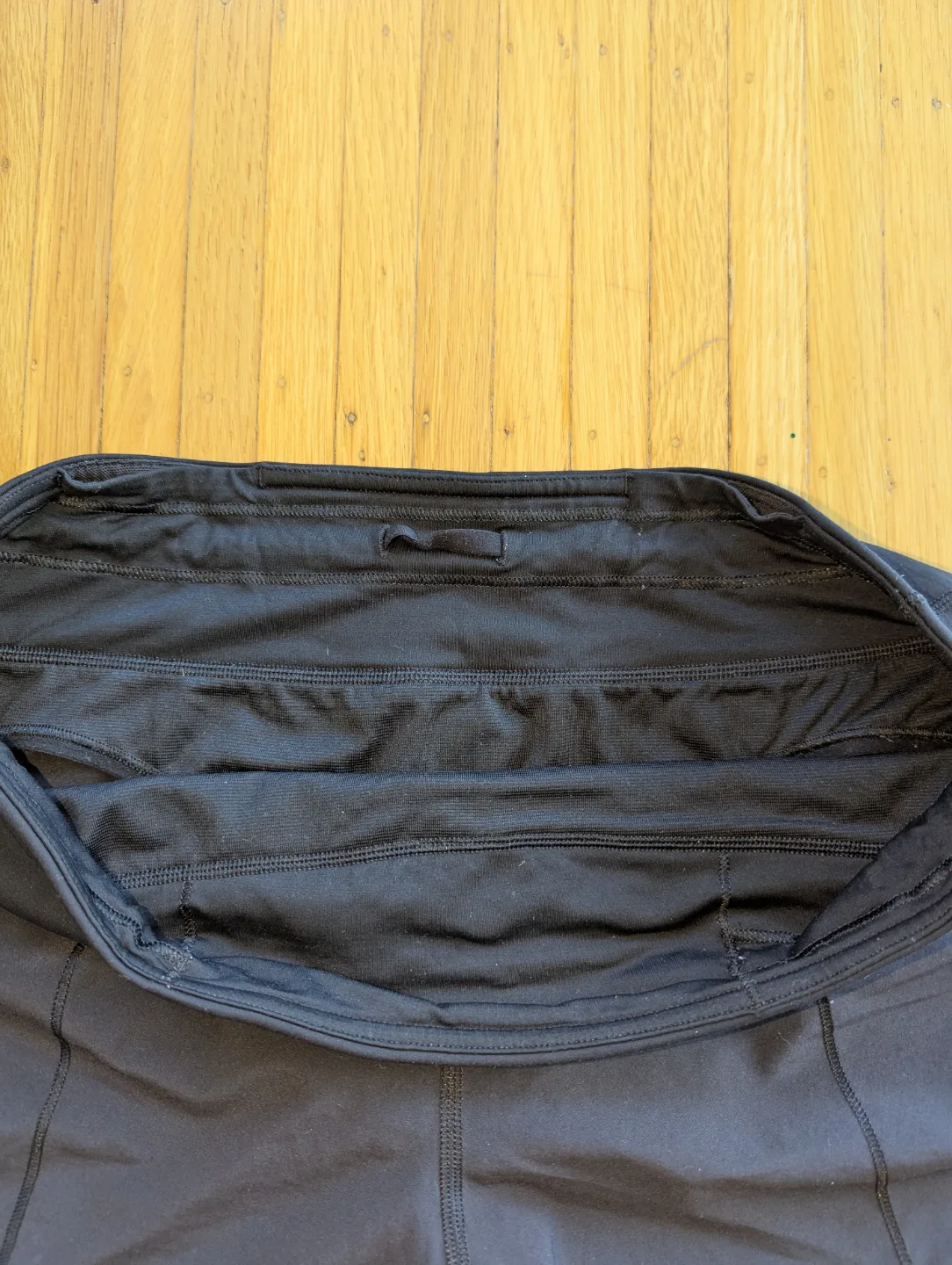 Lululemon Women's Black Speed Up Short - Size 6 image indicator(4)