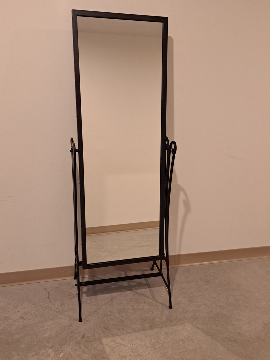 Metal standing mirror
