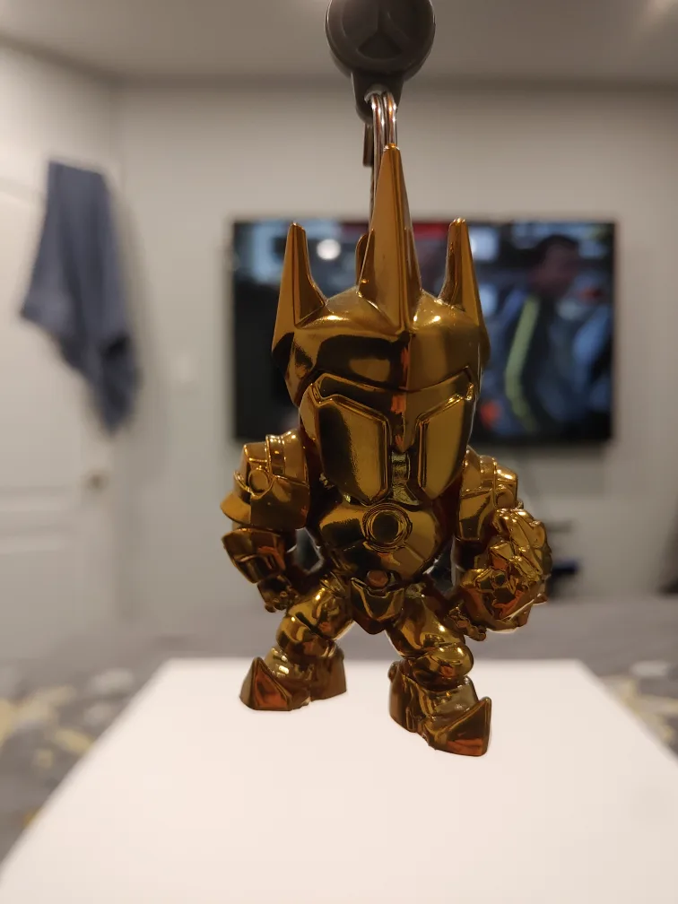 Overwatch Gold Reinhardt Variant Chase Backpack Hanger Keychain image indicator(3)