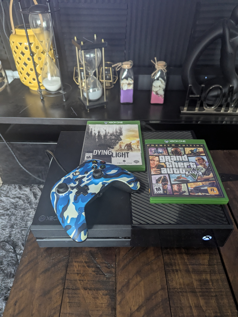 Xbox One Console with Games and Controller - photo 2