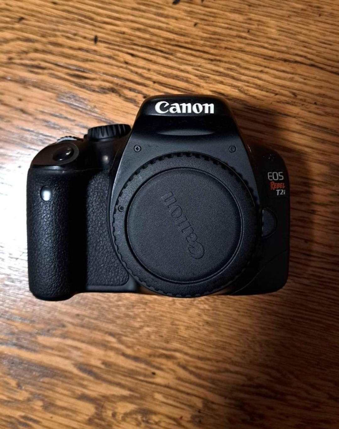 Canon Rebel T2i & Battery Pack + 3 Batteries | No Charger