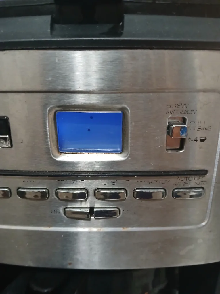 Black & Decker 12-Cup Programmable Coffee Maker image indicator(8)