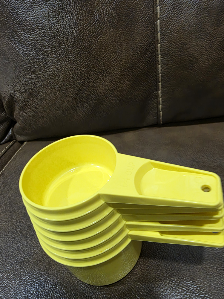 💚Tupperware Yellow Measuring Cups