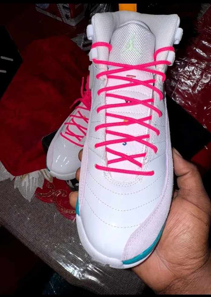 Jordan 12 vapor green white size 6.5y image indicator(2)