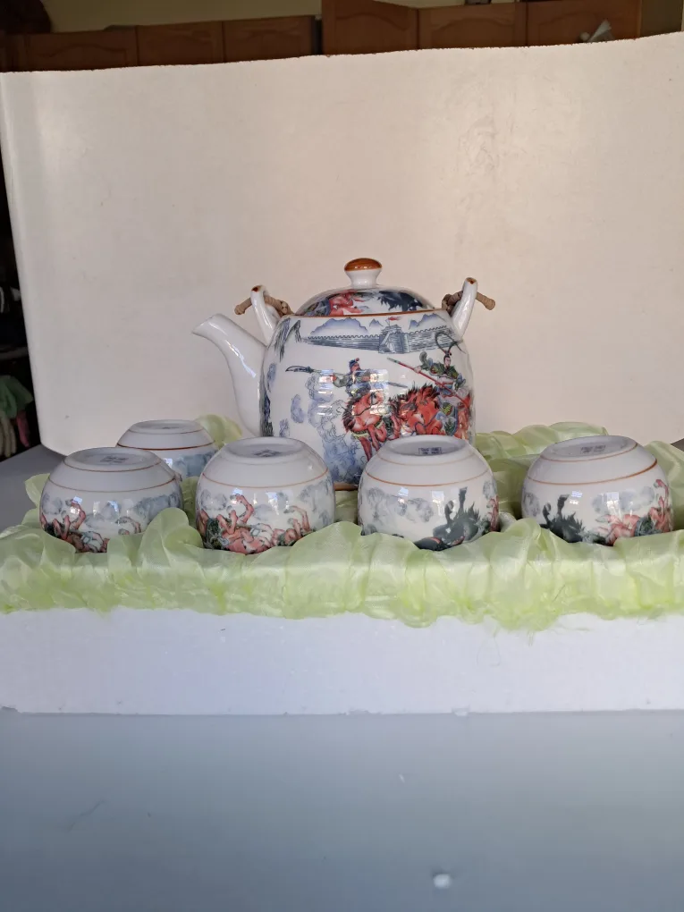 💚Chinese Tea Set with Teapot with strainer and five Cups image indicator(2)