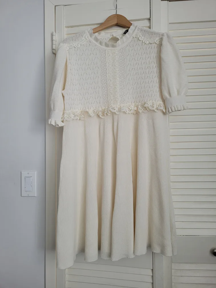 Cream-coloured Knit Dress with Lace Detail thumbnail