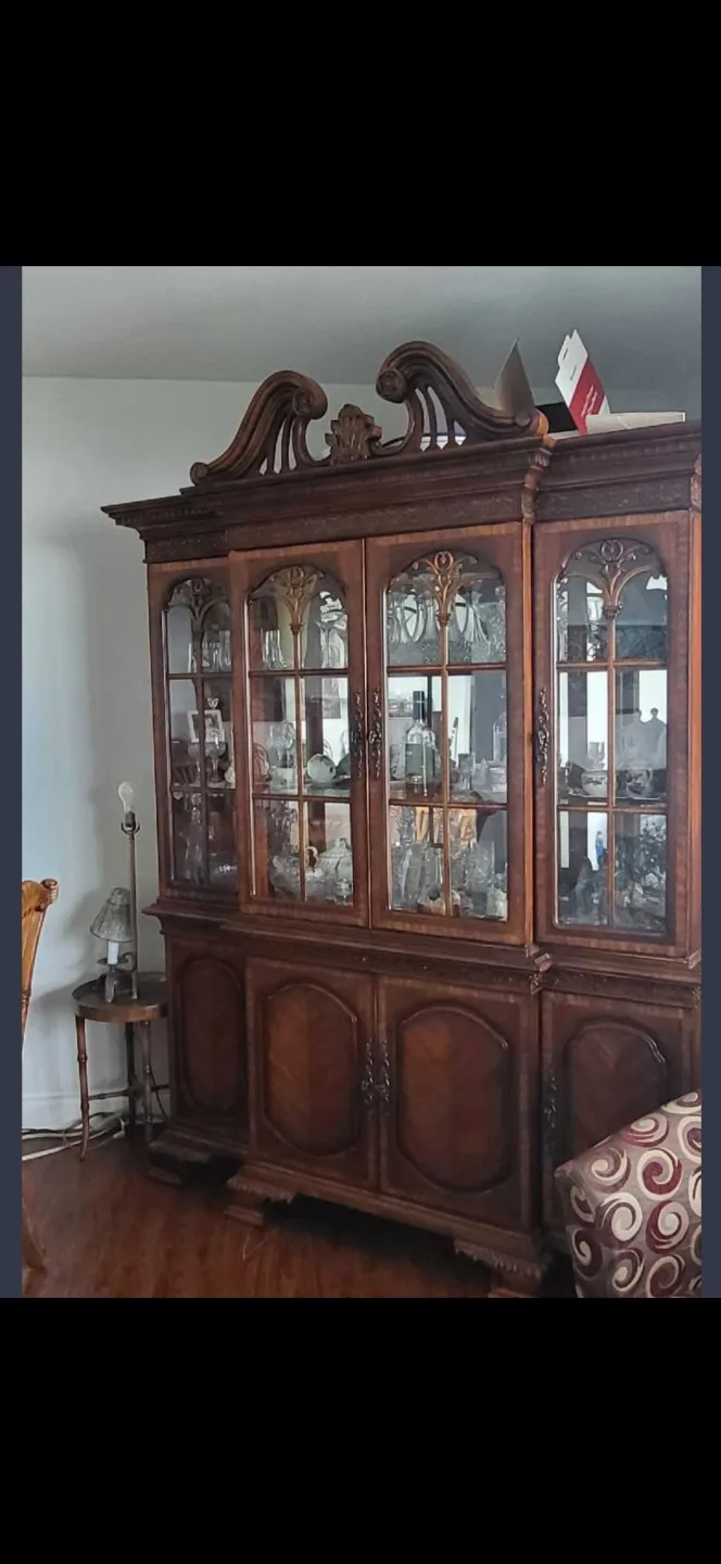 Elegant Formal Dining Set with China Cabinet image indicator(3)