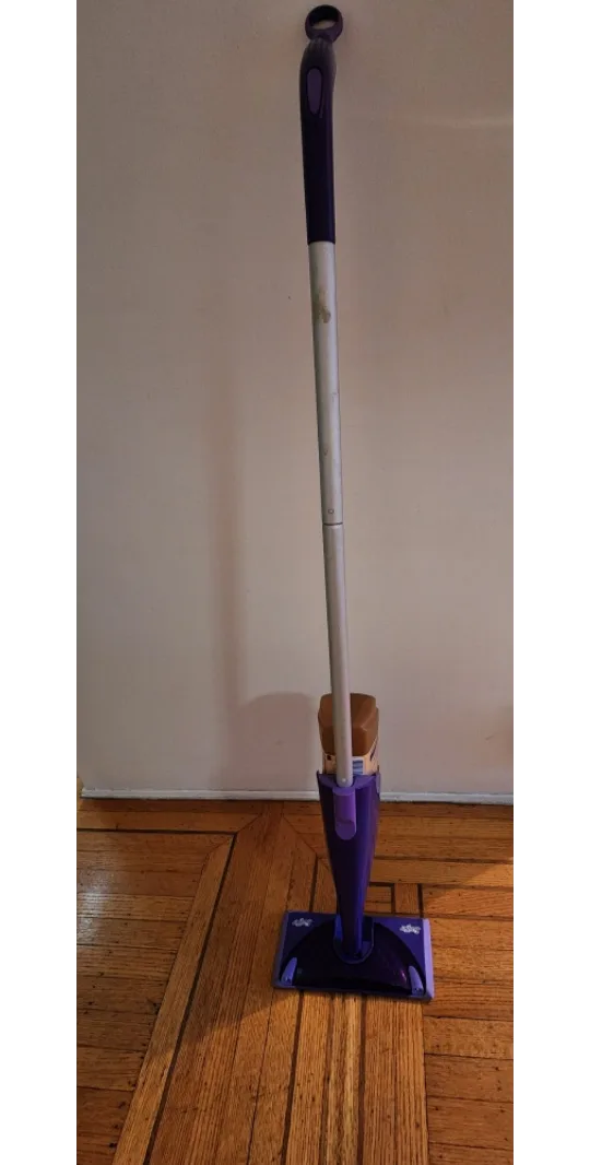 Swiffer WetJet Mop + 1 Bottle of Cleaning Solution image indicator(2)