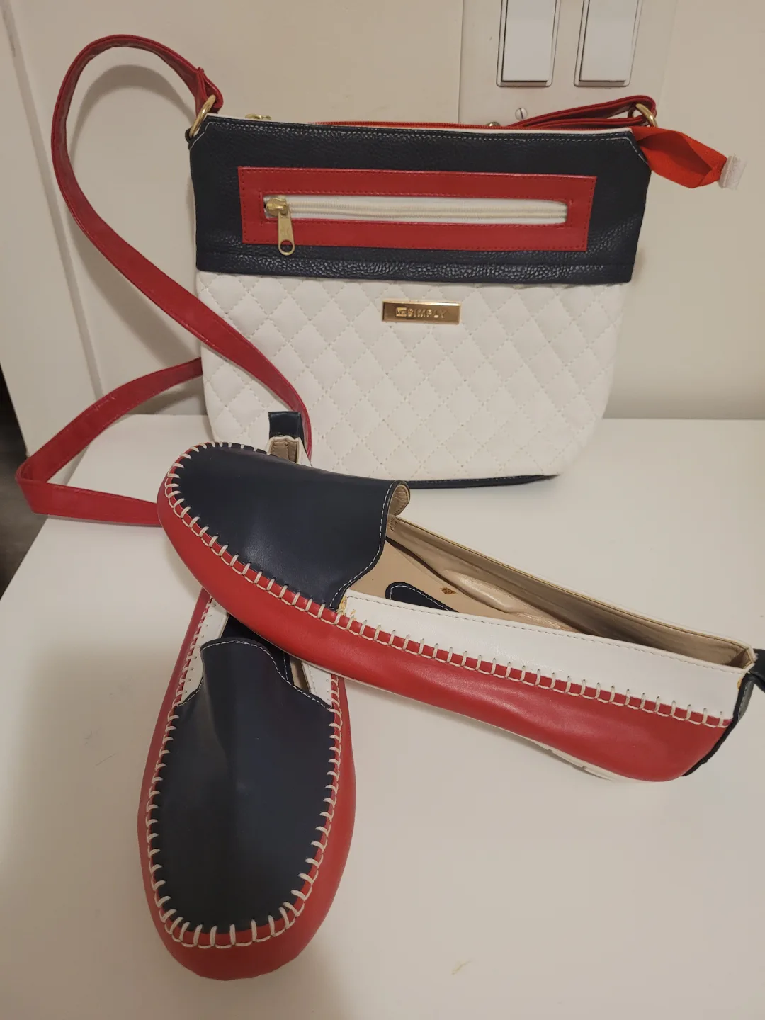 women's handbag and shoes set shoes size 9  both $18 image indicator(3)
