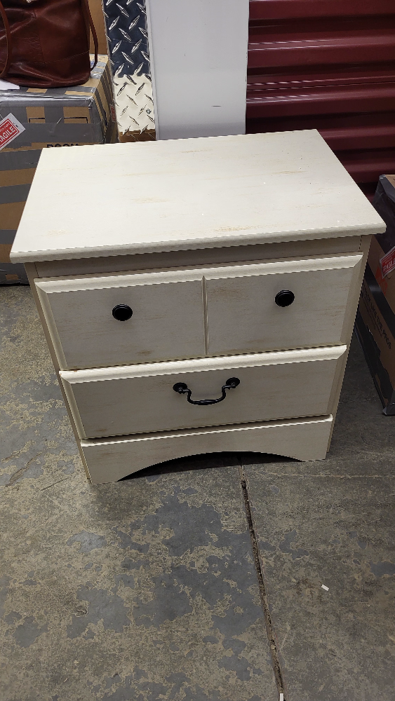 Off-White Bedroom Set: Dresser, Mirror & Nightstand - photo 5