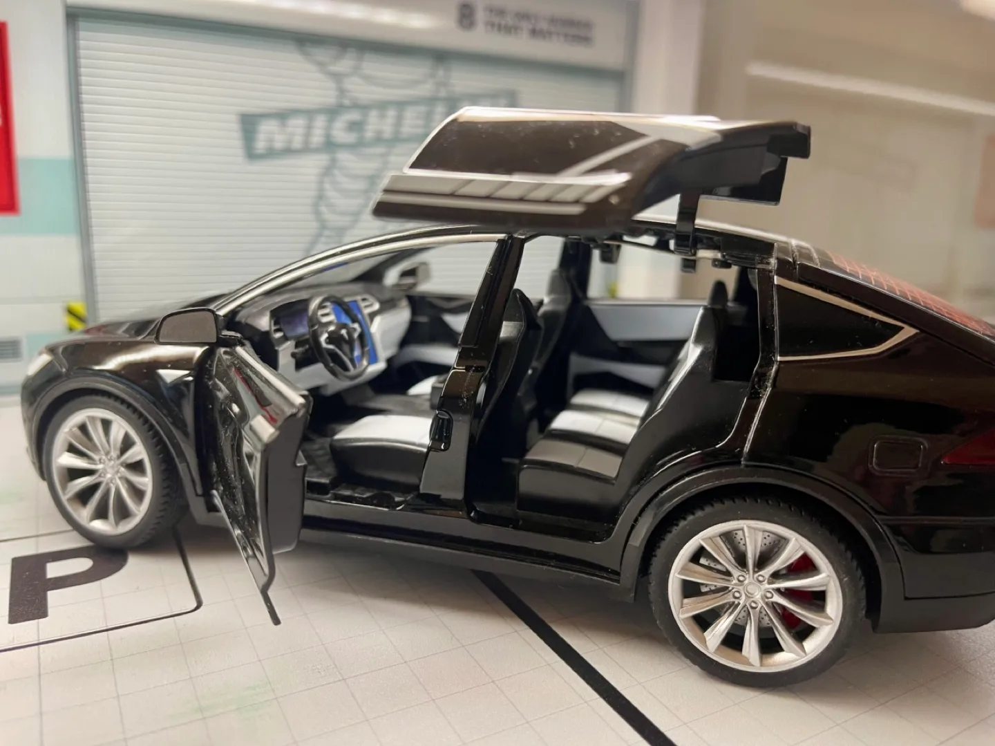 1:24 Tesla Model X image indicator(4)