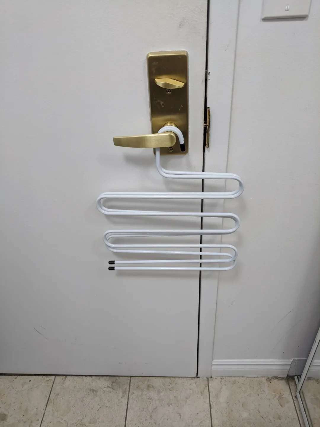 White Metal Hanger image indicator(2)