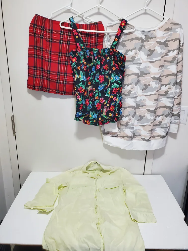 Women's Clothing Bundle:Medium- ($15 for all/26 pieces total)! image indicator(4)