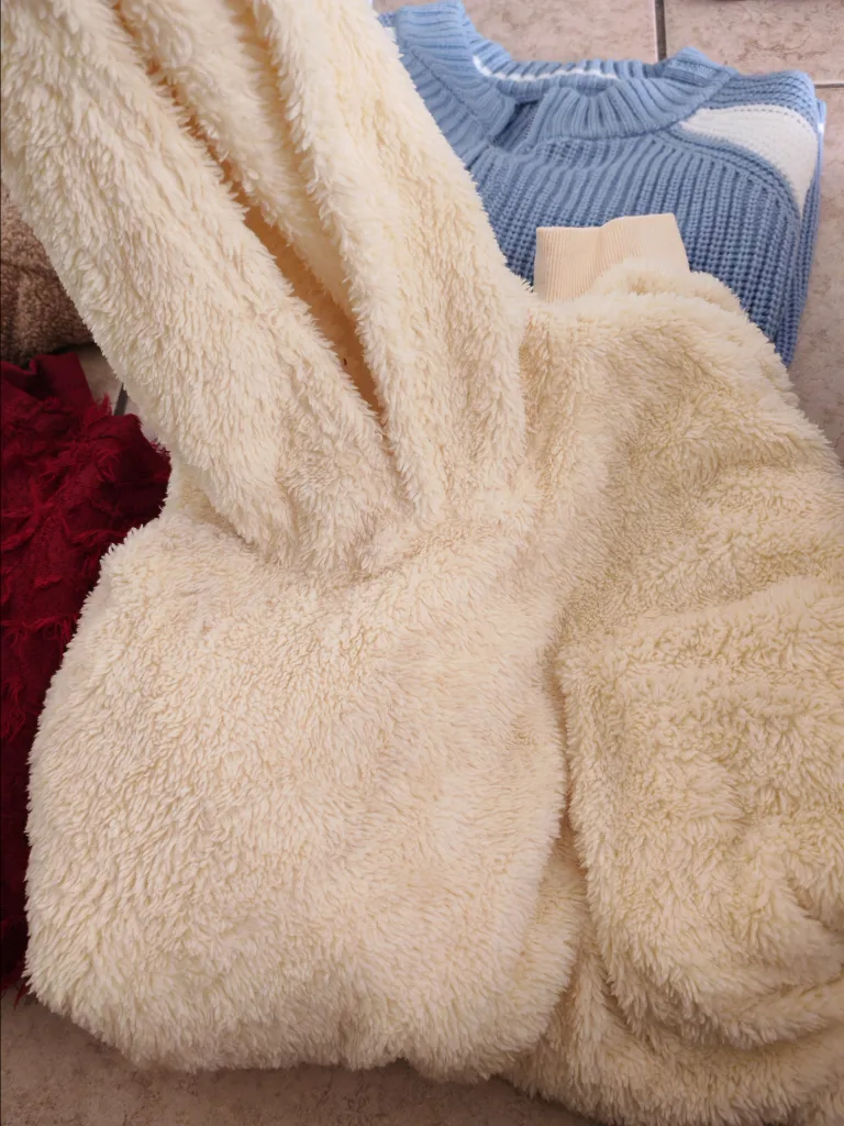 12 Bundles Outwear (Jacket, Cardigan, Sweaters, Blazer etc) image indicator(3)