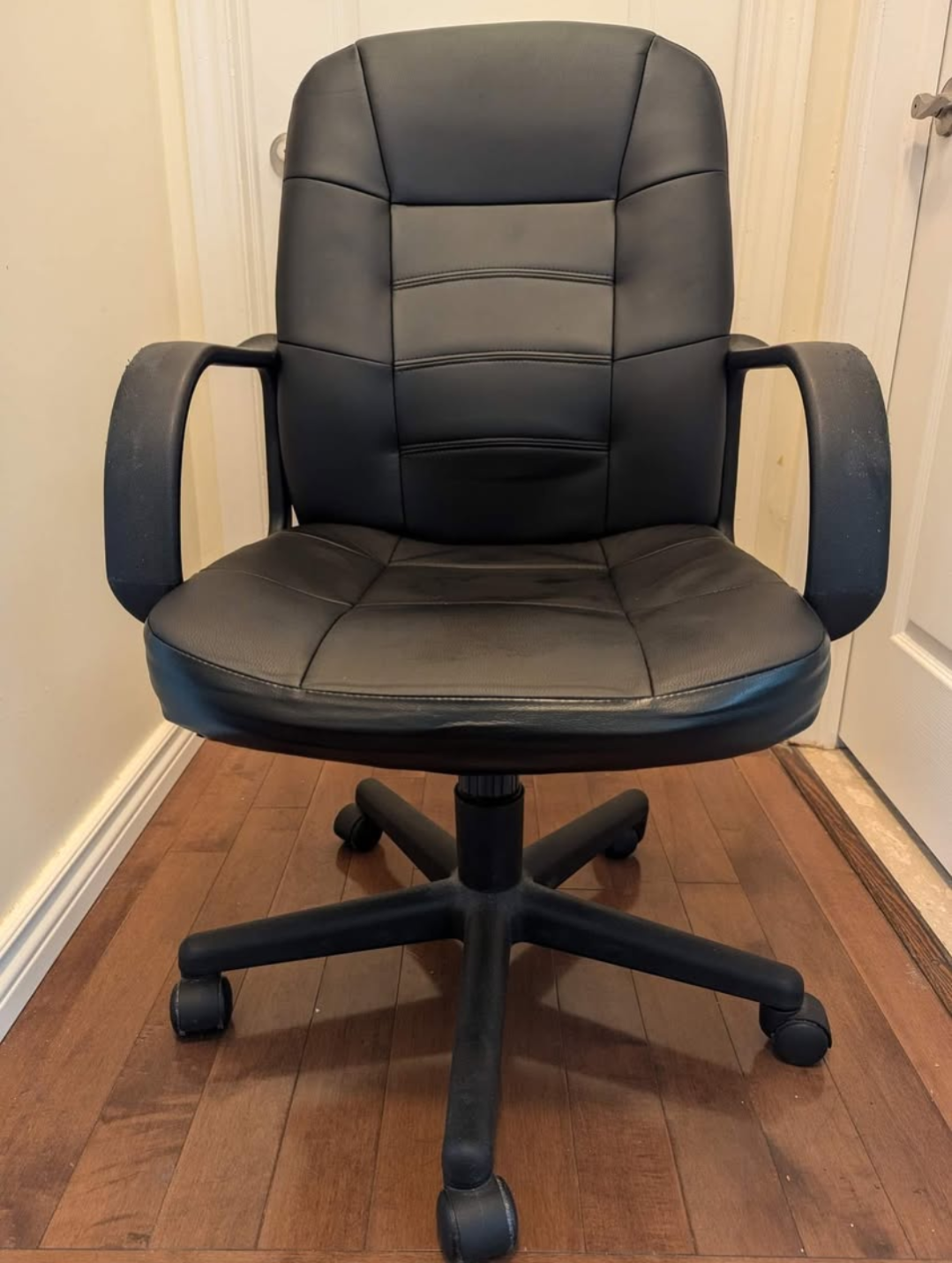 💚 Black Executive Style Office Chair with Wheels Faux Leather