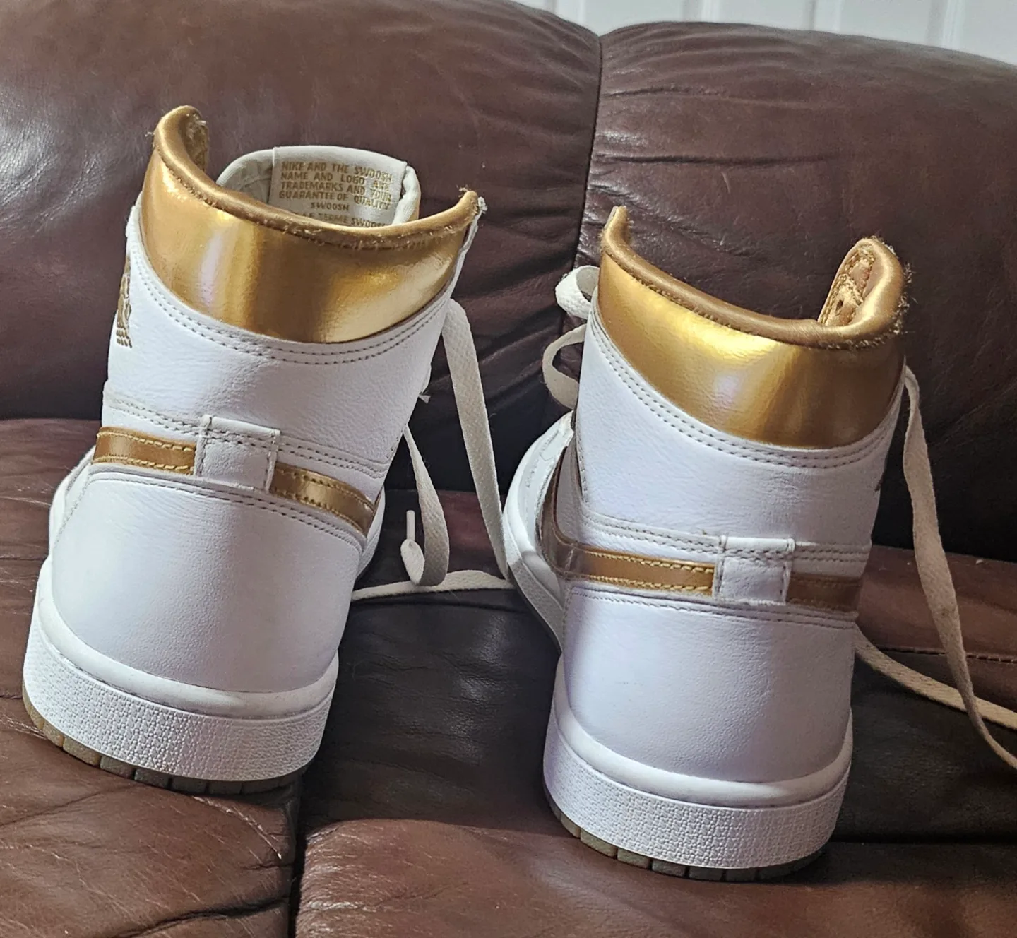 size 7.5, Nike Air Jordan 1 High OG Gold Medal image indicator(3)