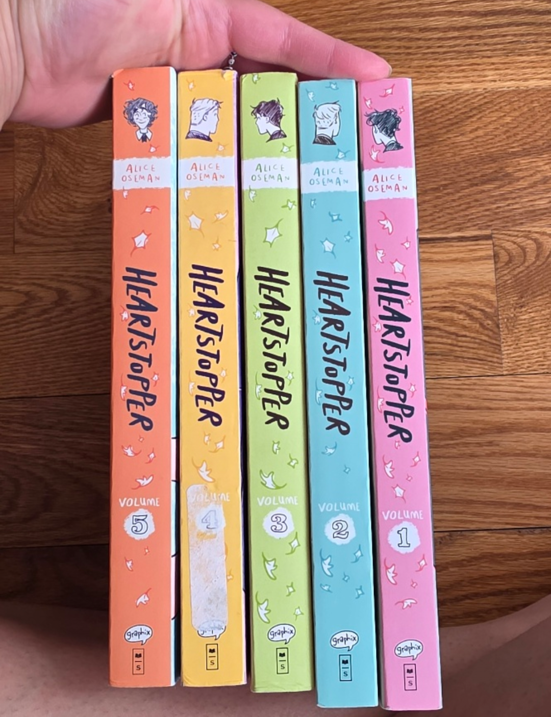 Heartstopper Graphic Novel Complete Collection - Volumes 1-5 - photo 3