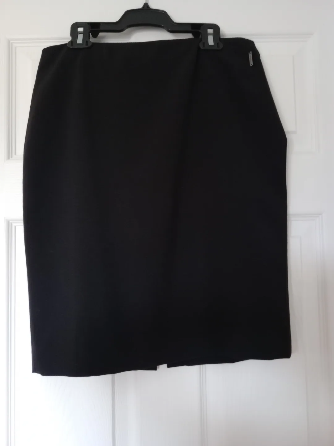 NEW-Tahari Women's Black Pencil Skirt-Medium thumbnail