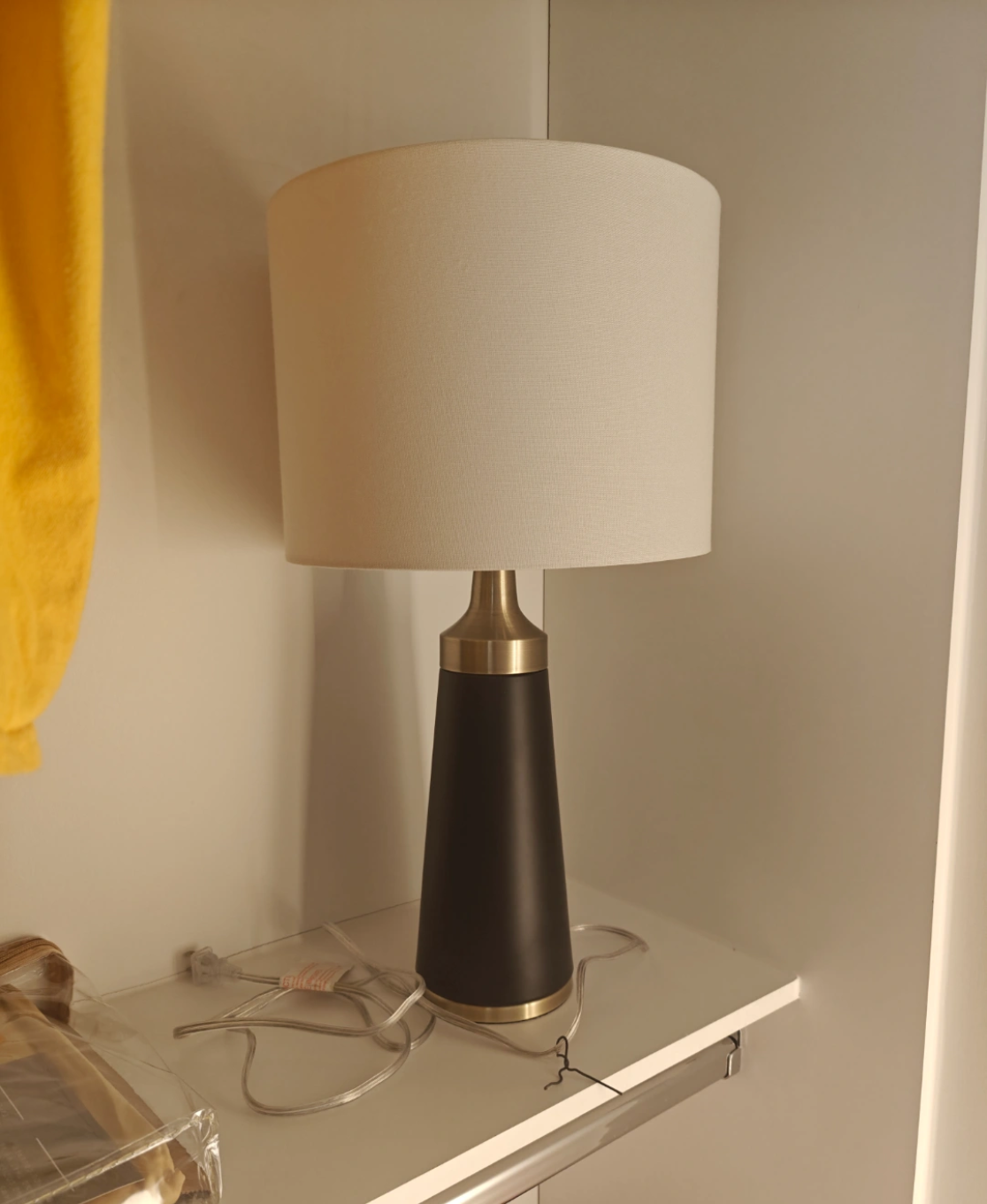 Elegant Black and Gold Table Lamp