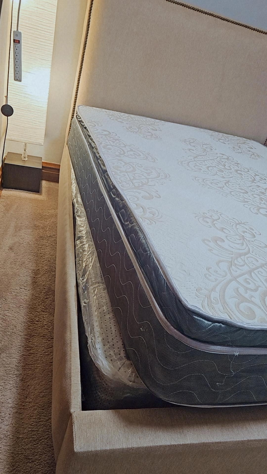 Queen Size Bed Frame with Mattress - photo 4