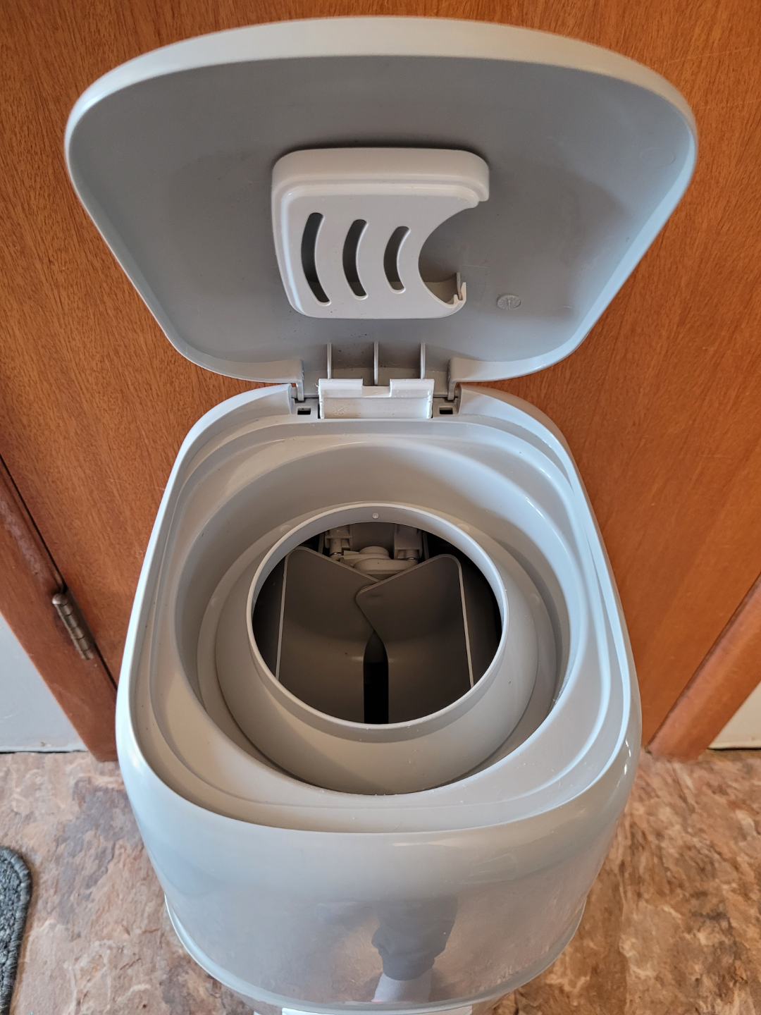 Diaper Genie and Refill - photo 4