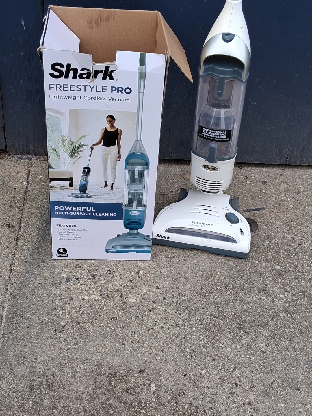 Shark Freestyle Pro Lightweight Cordless Vacuum thumbnail