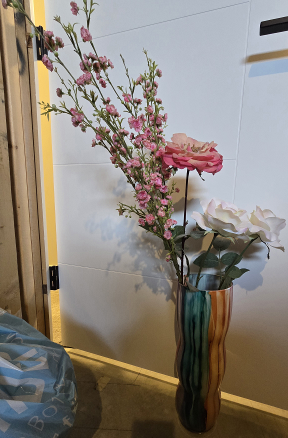 💚 Tall Glass Vase- flowers are included! - photo 2