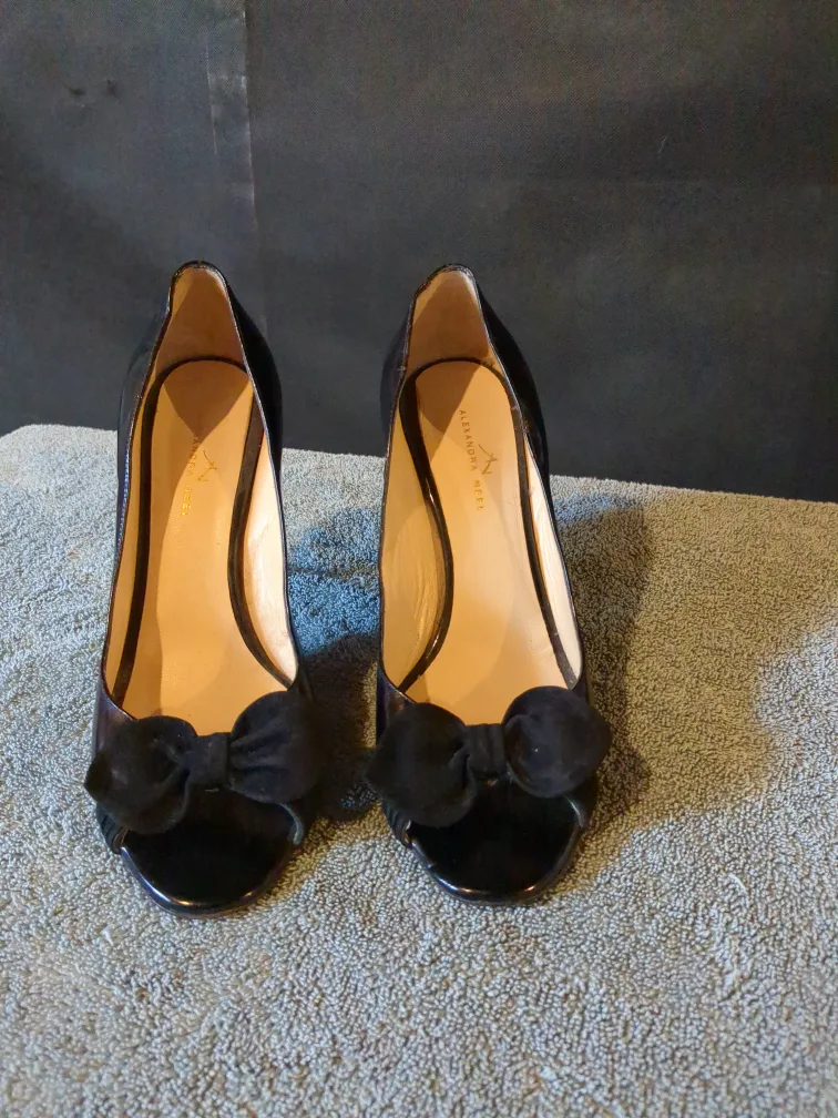Vero Cuoio Black Patent Leather Peep-Toe Heels Size 40 thumbnail