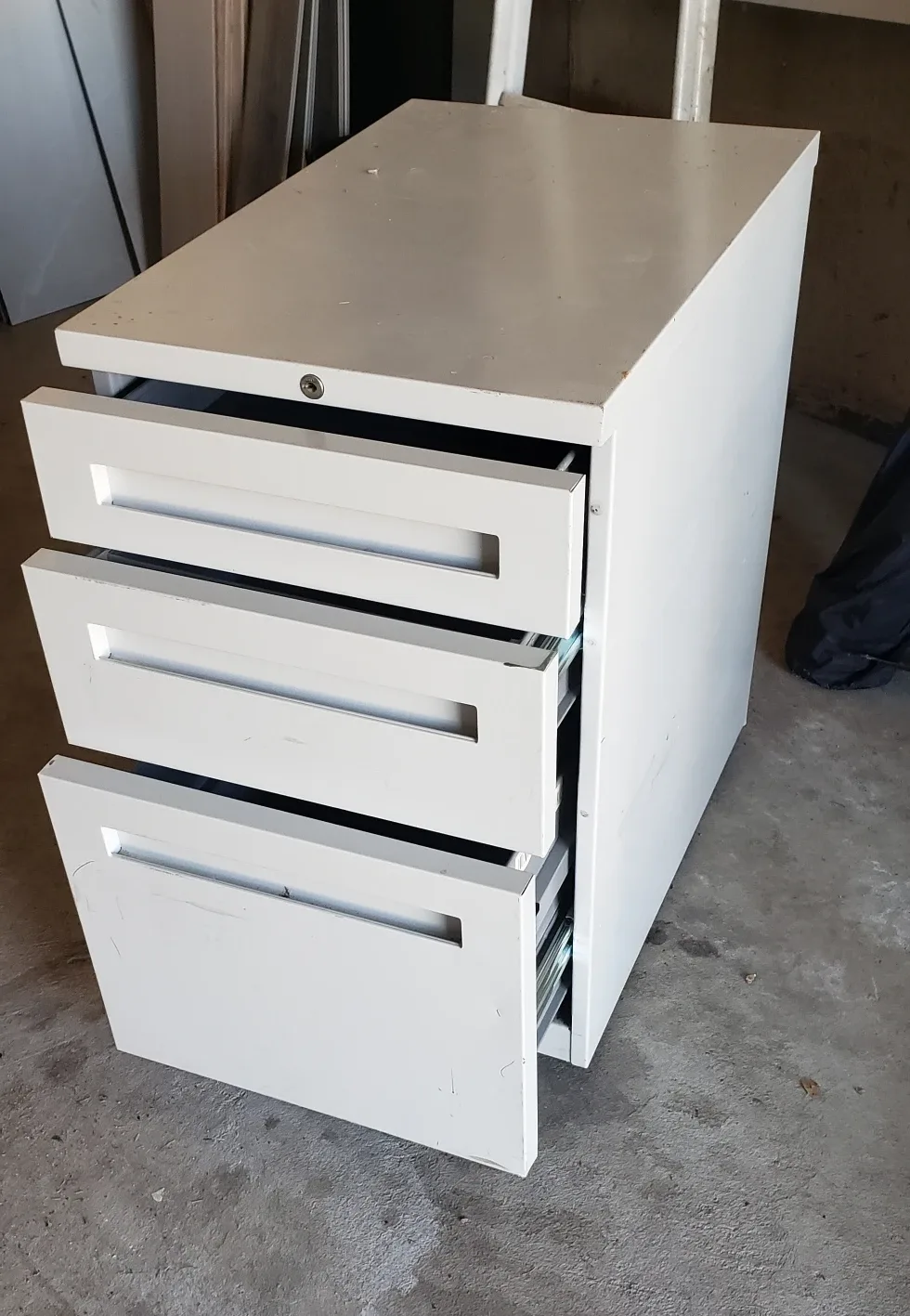 #freecycle 3 Drawer Metal Cabinet image indicator(2)