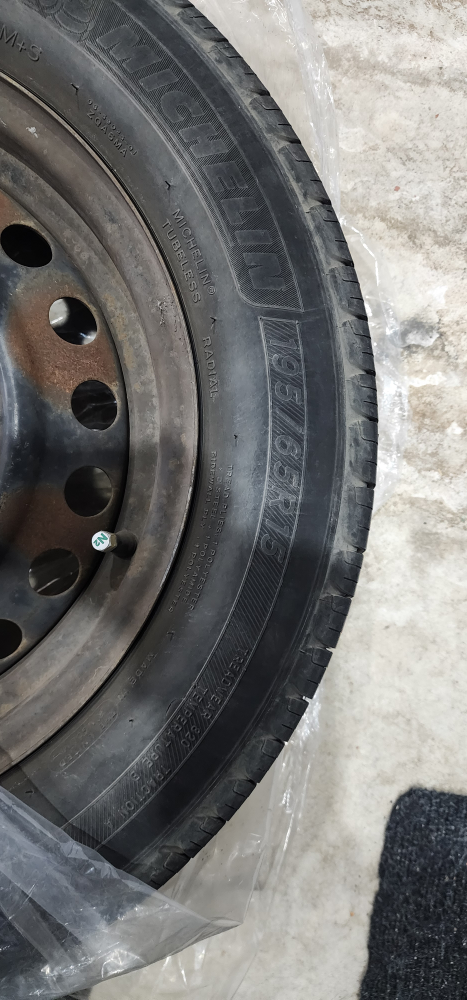 Four Michelin 185/65R15 Tires with Rims - photo 3