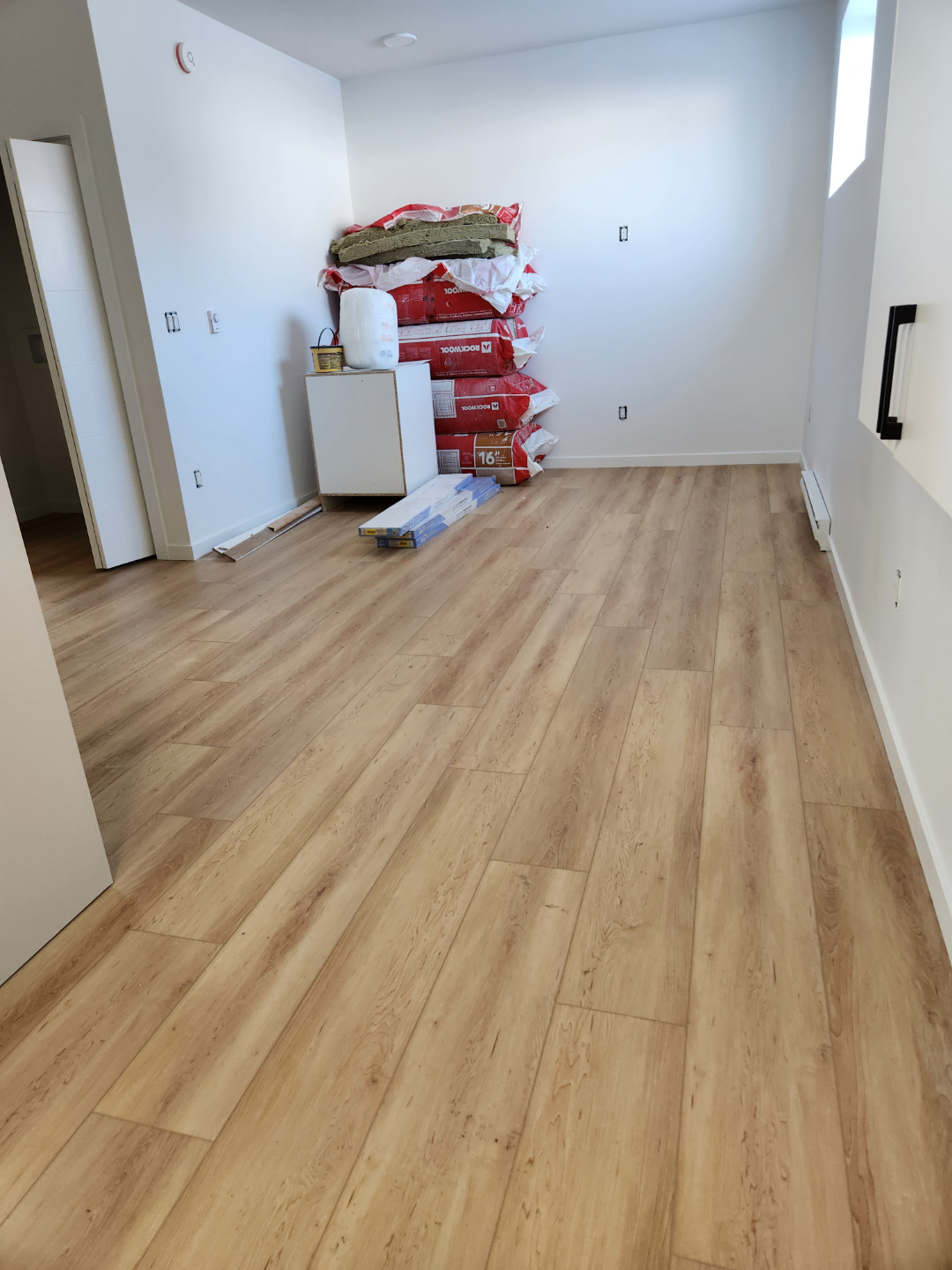 2Beds 1bath Bright & Spacious basement suite - photo 4