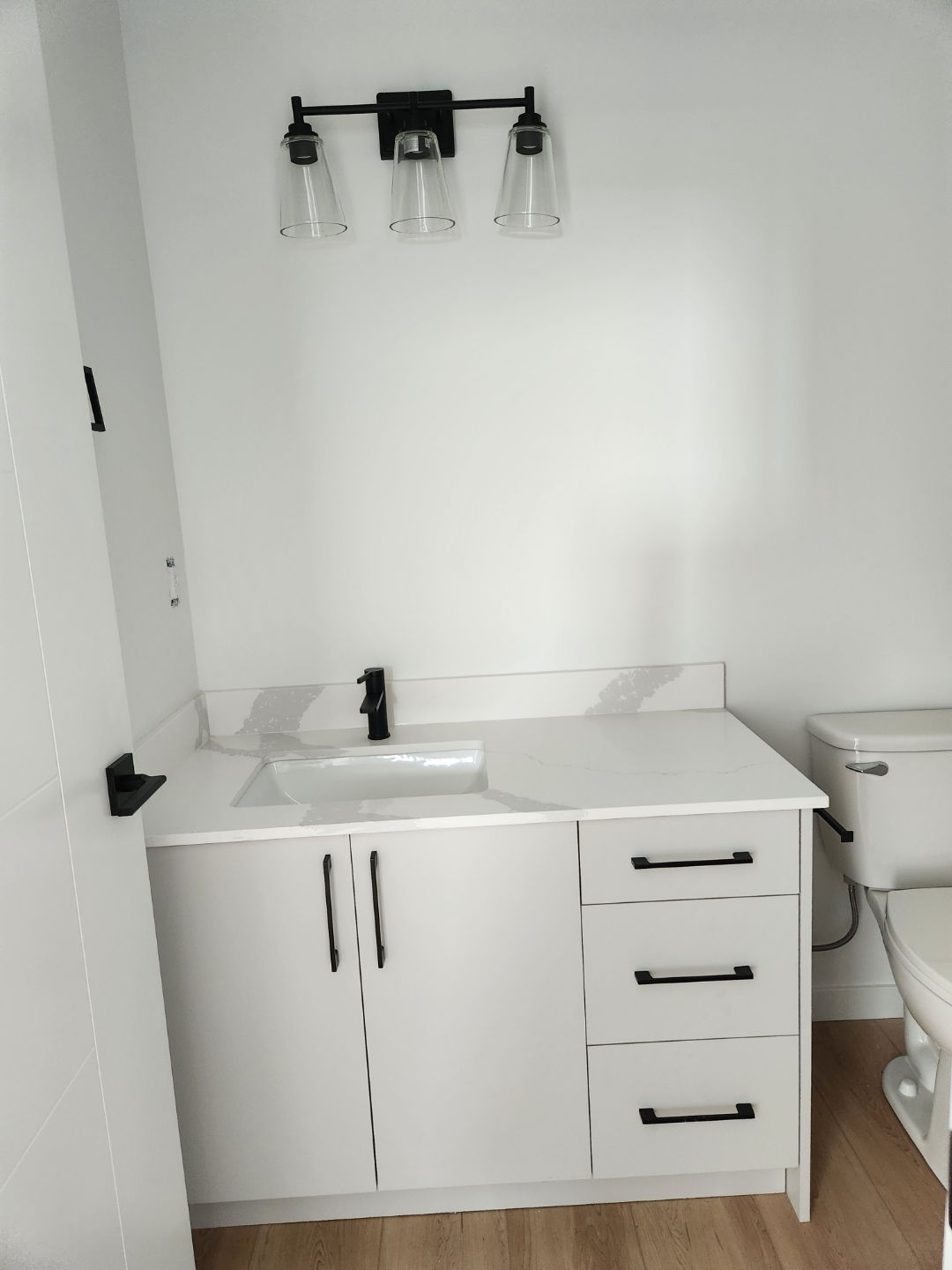 2Beds 1bath Bright & Spacious basement suite - photo 5
