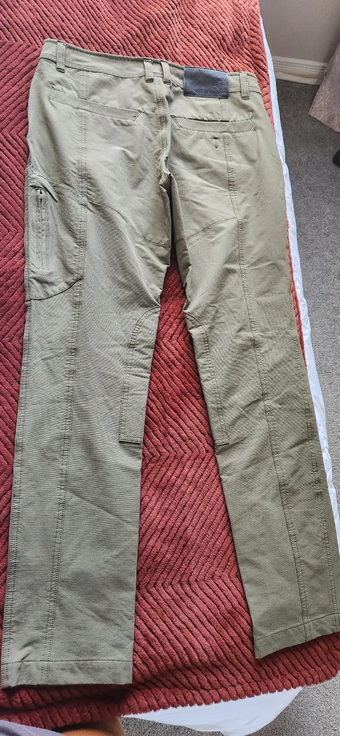 Mountain Equipment Co-op Women's Olive Green Hiking Pants Size 8 image indicator(3)
