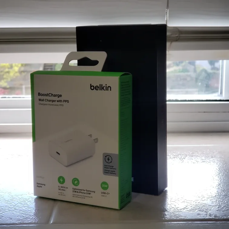 (Priced to Sell Quick!) Brand New, Factory Sealed, Galaxy S24 FE image indicator(2)