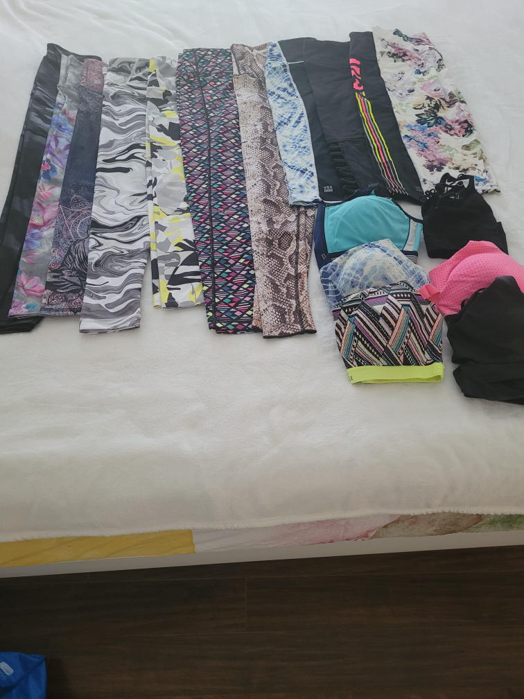 Yoga pants and bras bundle 17  pieces ALL for 45$