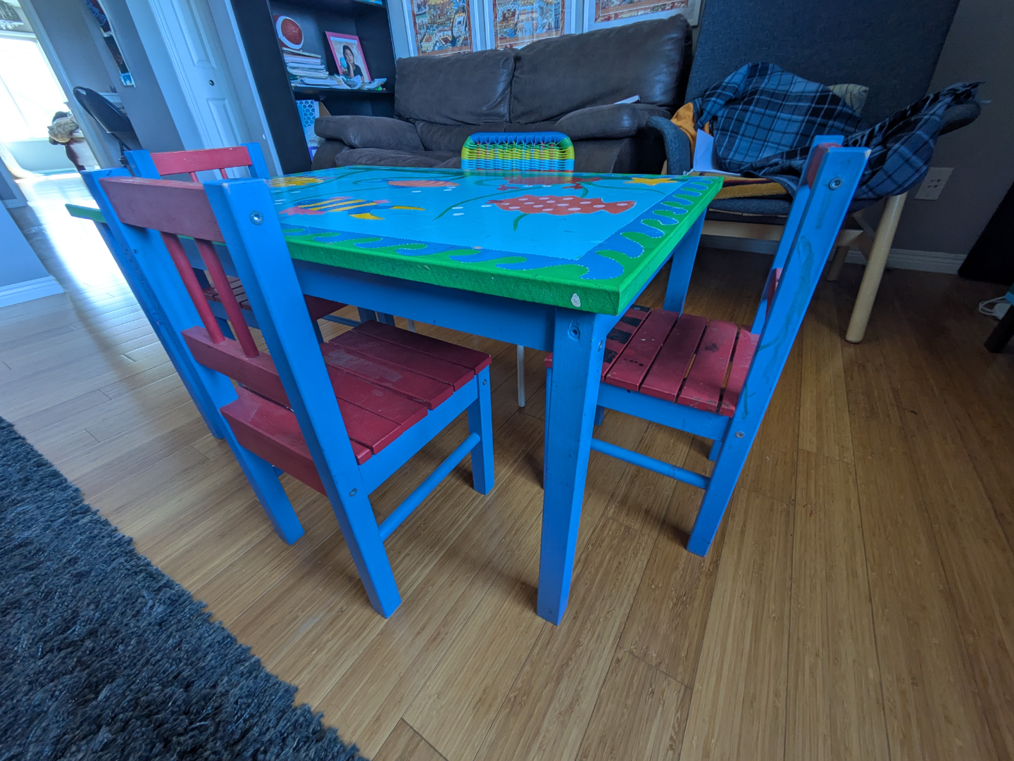 kids table and chair