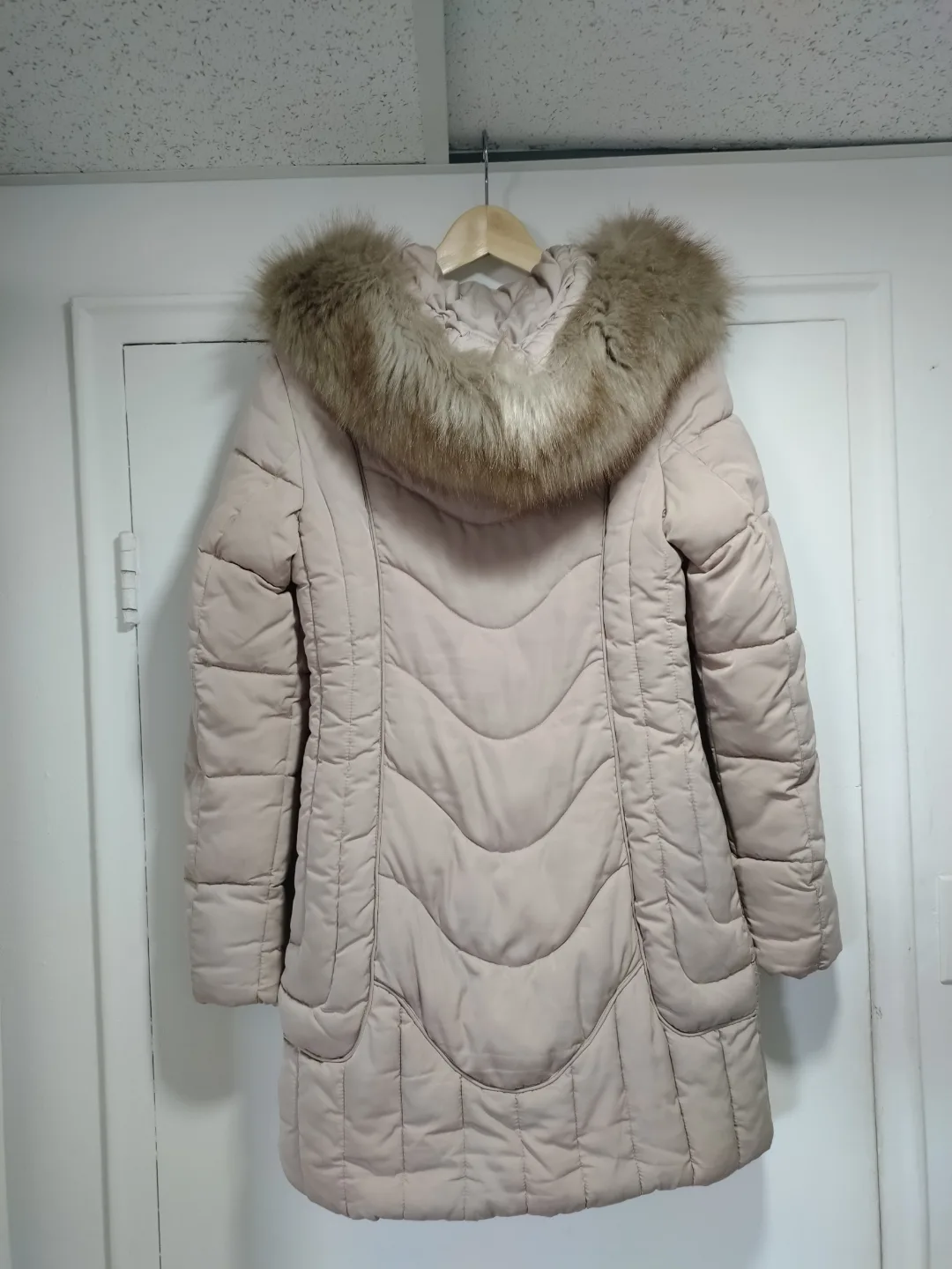 FRong Los Angeles Women's Hooded Puffer Jacket - Size XL image indicator(2)