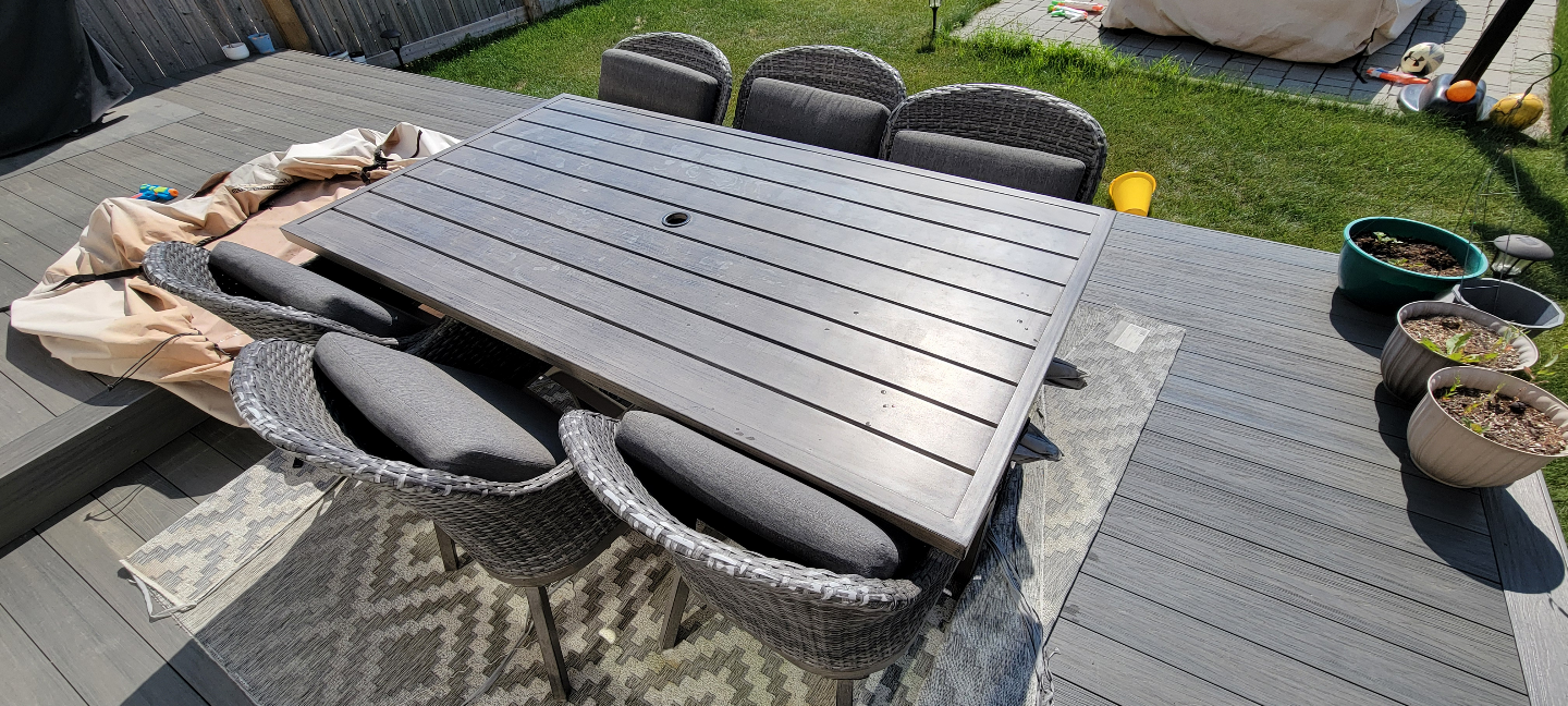 Patio Set: Table and 6 Chairs with Telescopic Umbrella