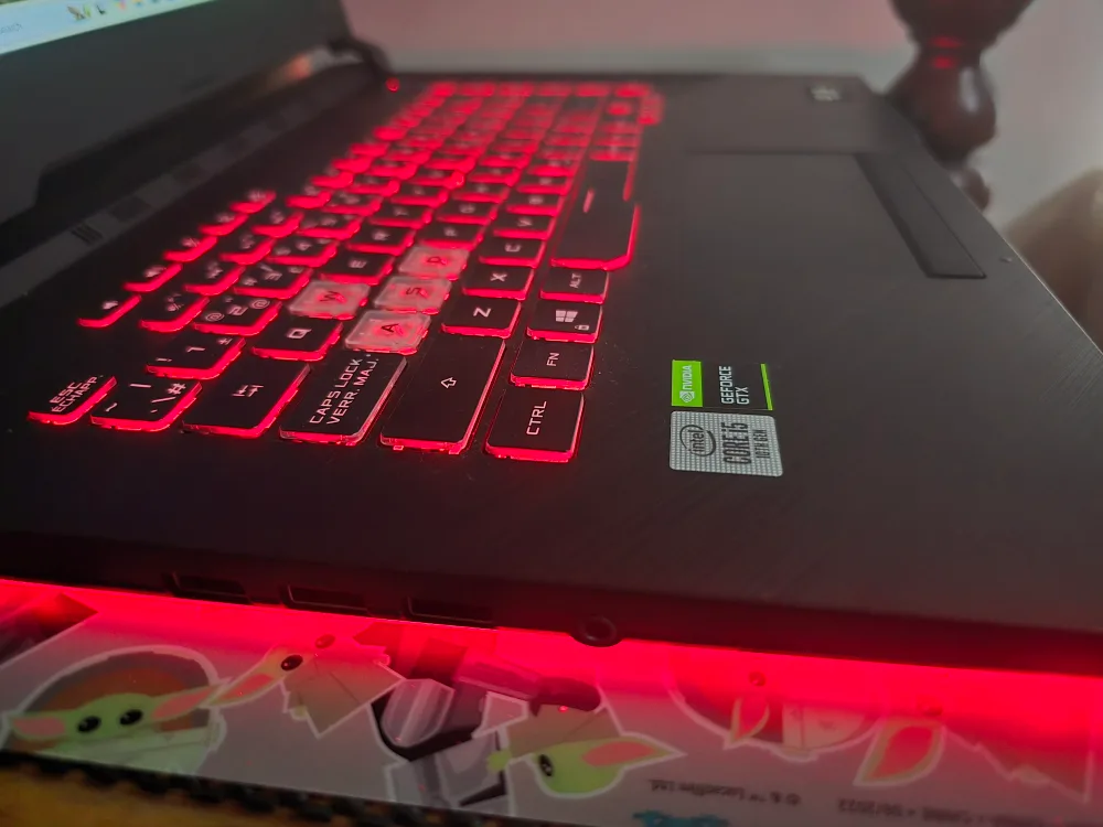 ASUS ROG Strix G512LI Gaming Laptop + Logitech Wired Controller image indicator(3)