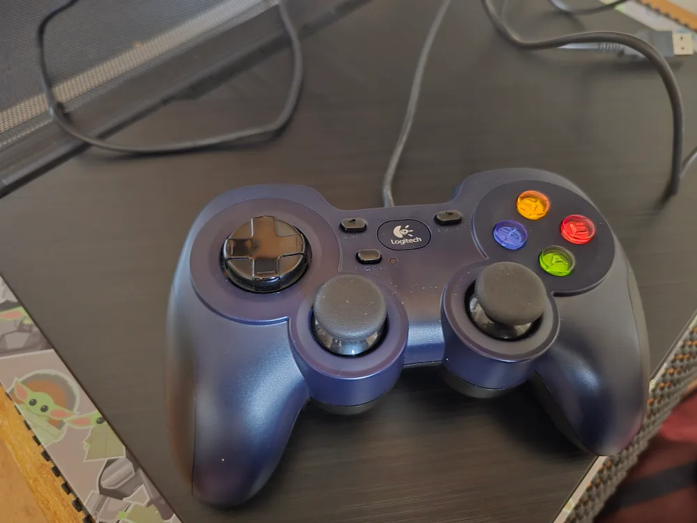 ASUS ROG Strix G512LI Gaming Laptop + Logitech Wired Controller image indicator(5)