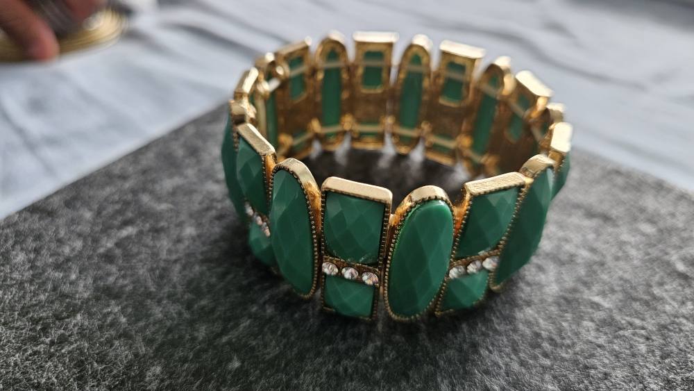 Stunning Green & Gold Stretch Bracelet - photo 3