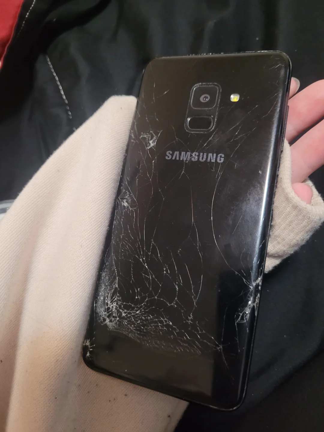🧡Samsung Galaxy A8 with cracked back and otter box image indicator(2)