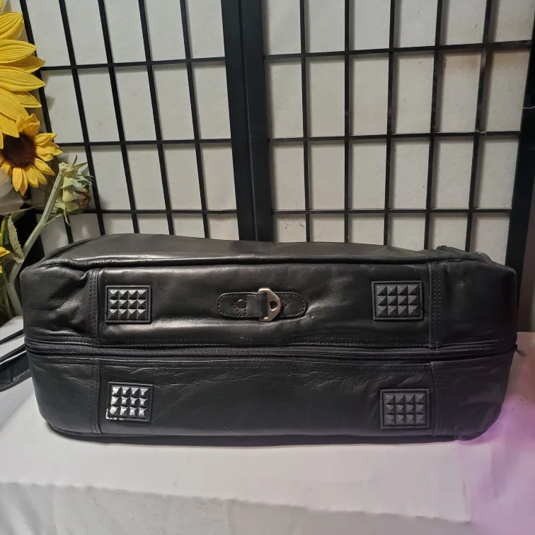 CANYON OUTBACK BLACK LEATHER TRAVEL BAG/WEEKEND BAG image indicator(5)