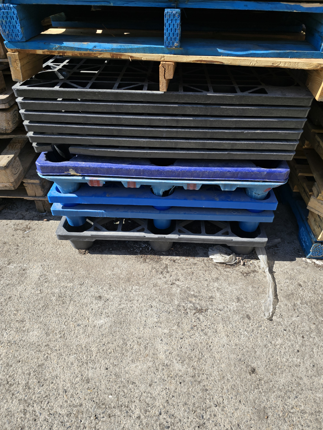 Plastic and compact Wooden Pallets - photo 3