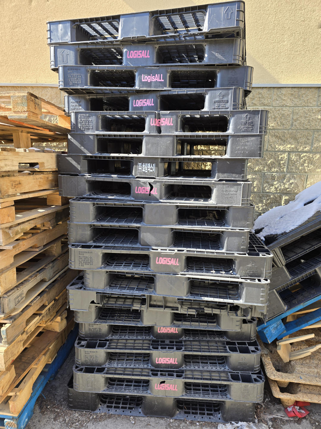 Plastic and compact Wooden Pallets
