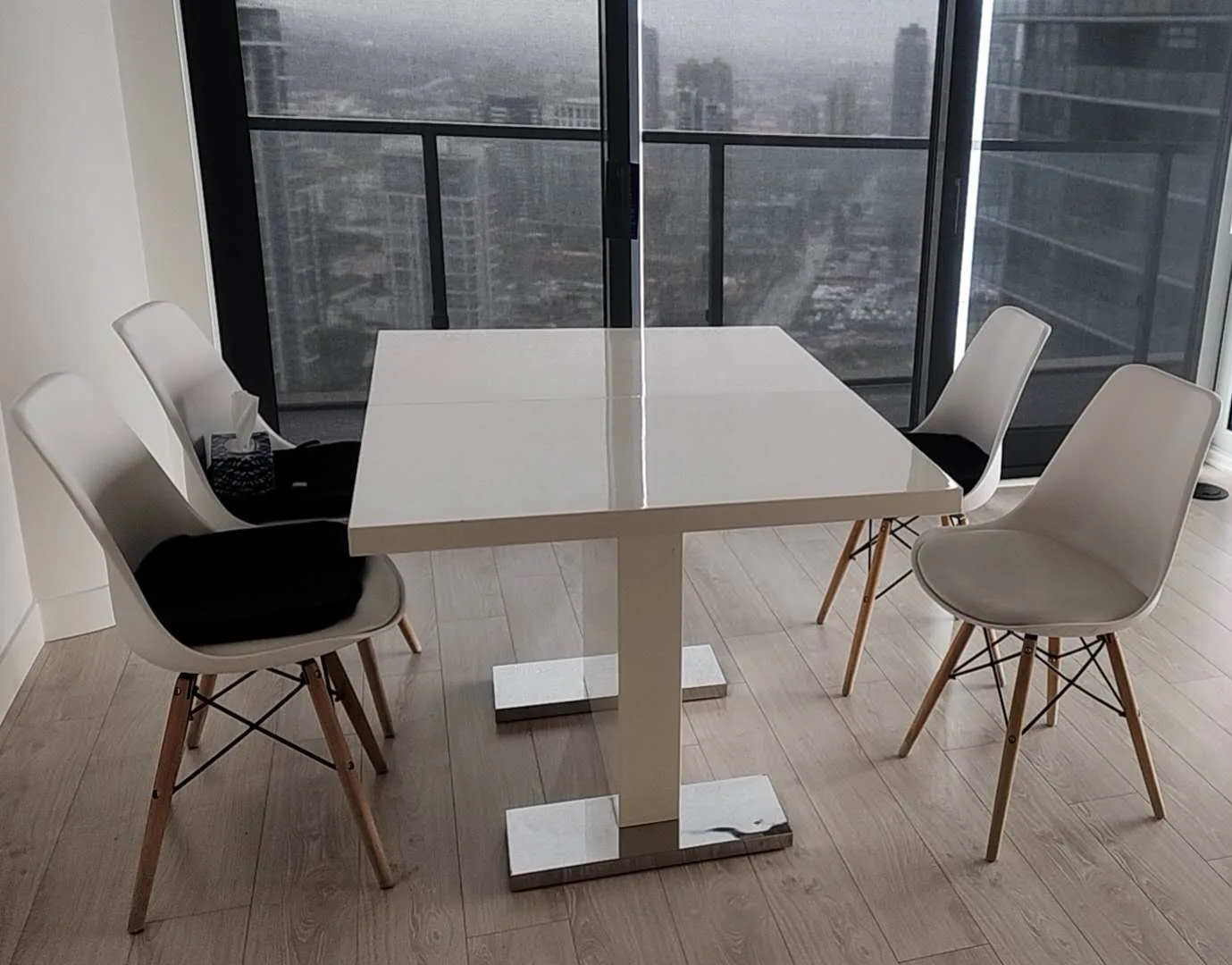 White Extendable Table (no chairs) image indicator(2)