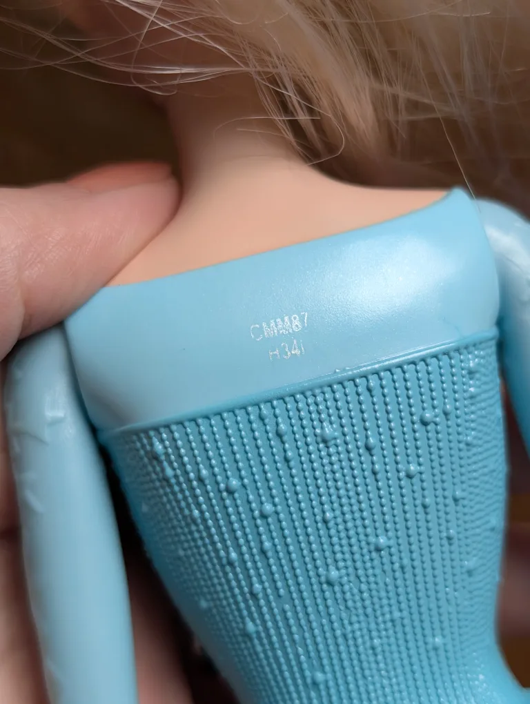 Mattel Disney Frozen Elsa Barbie Doll image indicator(7)